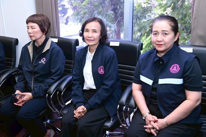 รมว.พม. ลงพื้นที่ต�
