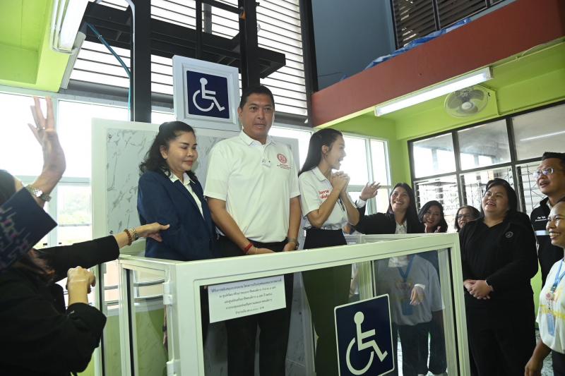รมว.พม. ลงพื้นที่จ�