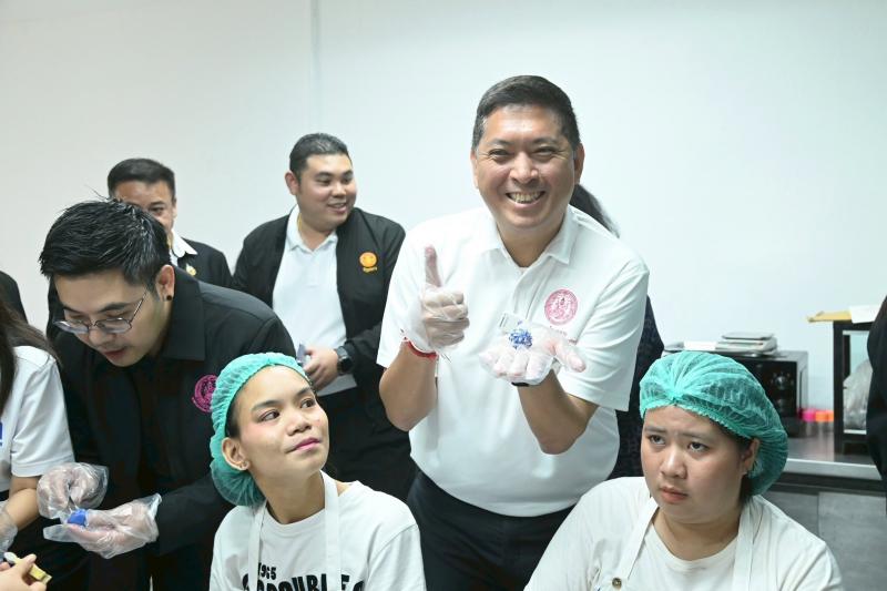 รมว.พม. ลงพื้นที่จ�