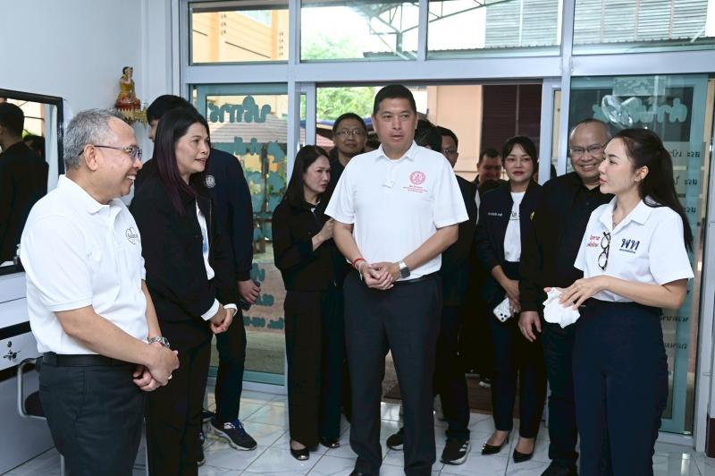 รมว.พม. ลงพื้นที่จ�