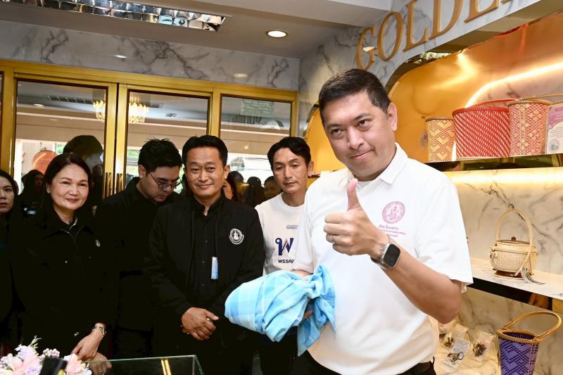 รมว.พม. ลงพื้นที่จ�