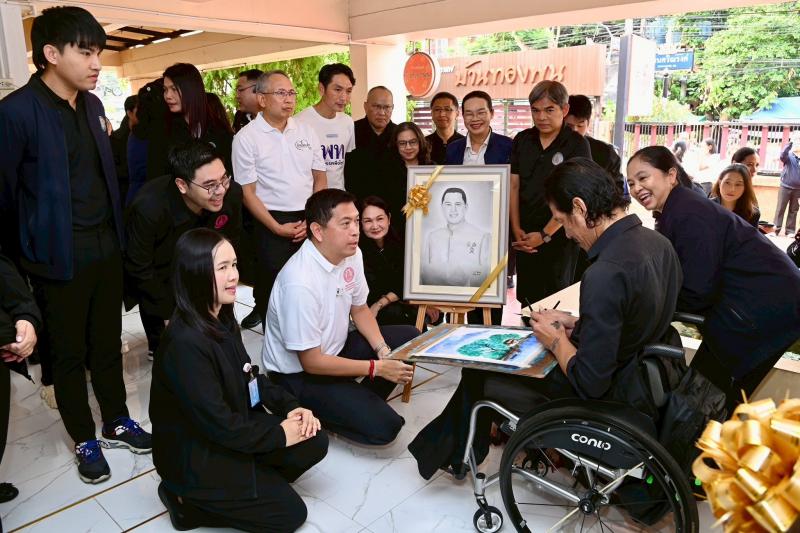 รมว.พม. ลงพื้นที่จ�