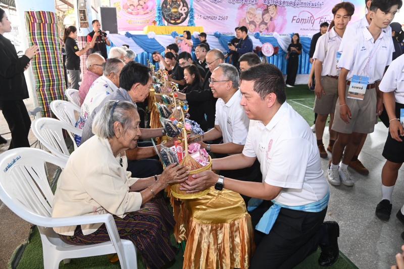 รมว.พม. ลงพื้นที่จ�