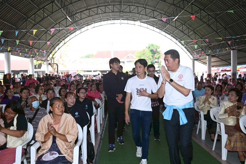 รมว.พม. ลงพื้นที่จ�