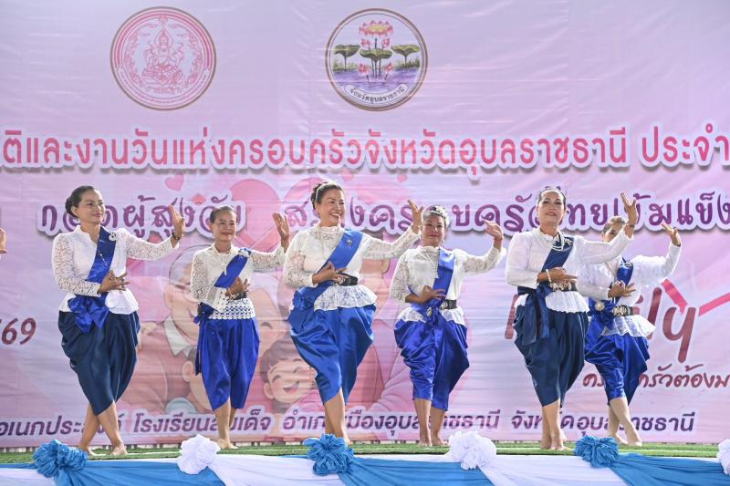 รมว.พม. ลงพื้นที่จ�