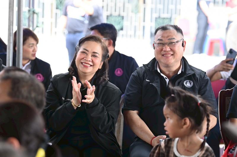 รมว.พม. ลงพื้นที่จ�