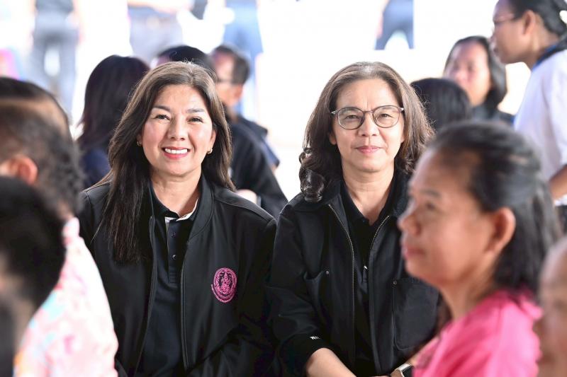 รมว.พม. ลงพื้นที่จ�