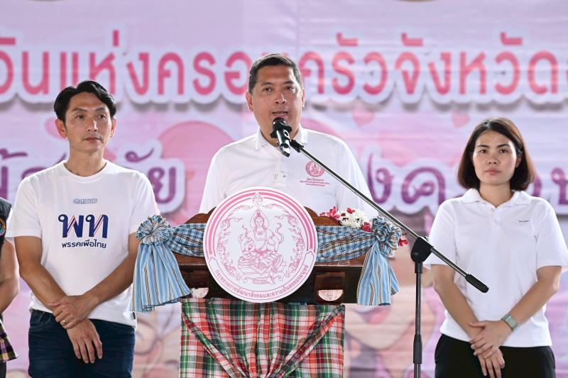 รมว.พม. ลงพื้นที่จ�