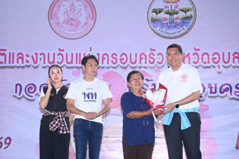 รมว.พม. ลงพื้นที่จ�