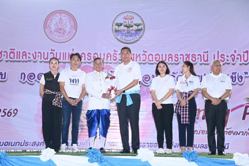 รมว.พม. ลงพื้นที่จ�