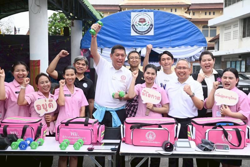 รมว.พม. ลงพื้นที่จ�