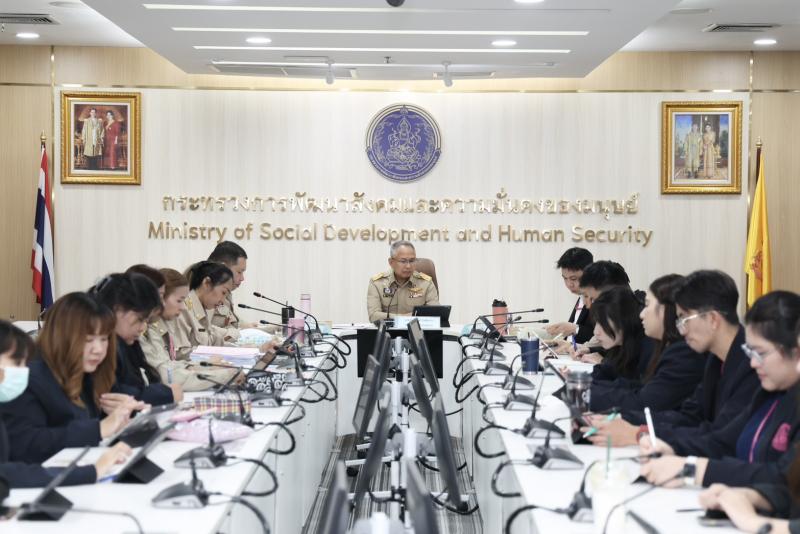 ปลัด พม. เป็นประธา�