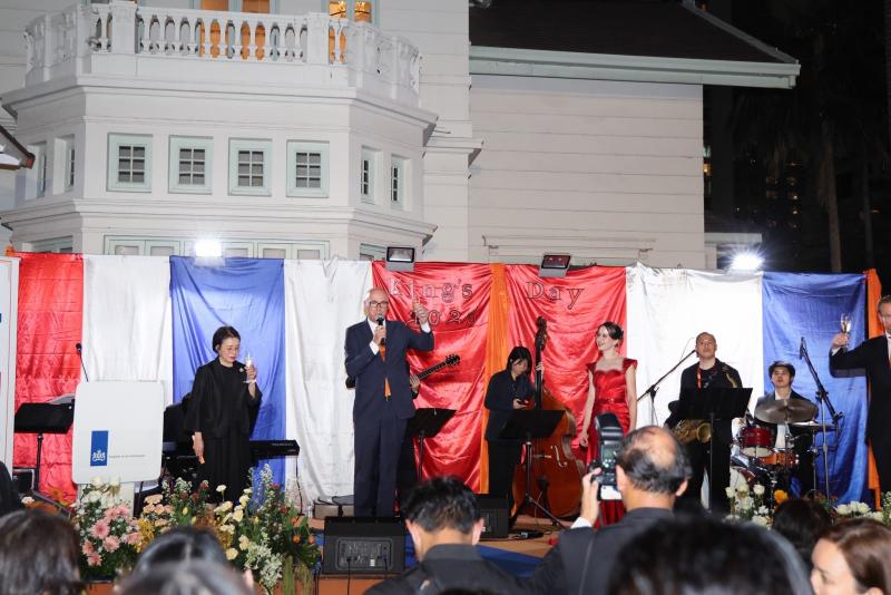 นางเตือนใจ คงสมบั�