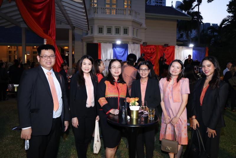 นางเตือนใจ คงสมบั�