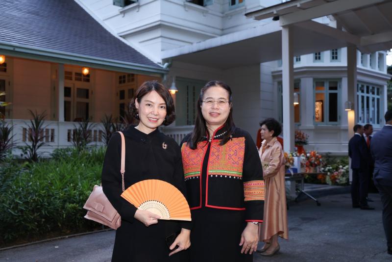 นางเตือนใจ คงสมบั�