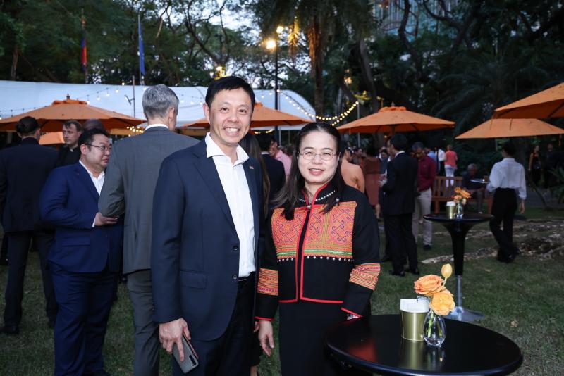นางเตือนใจ คงสมบั�