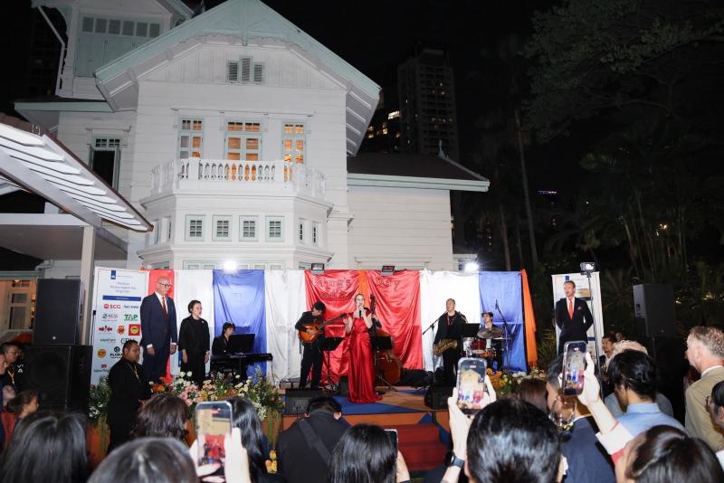 นางเตือนใจ คงสมบั�