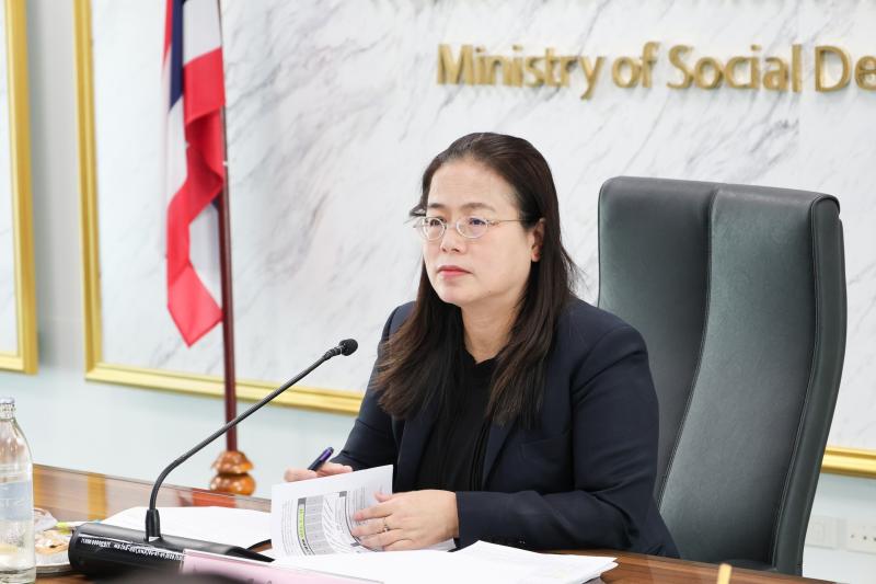 นางเตือนใจ คงสมบั�
