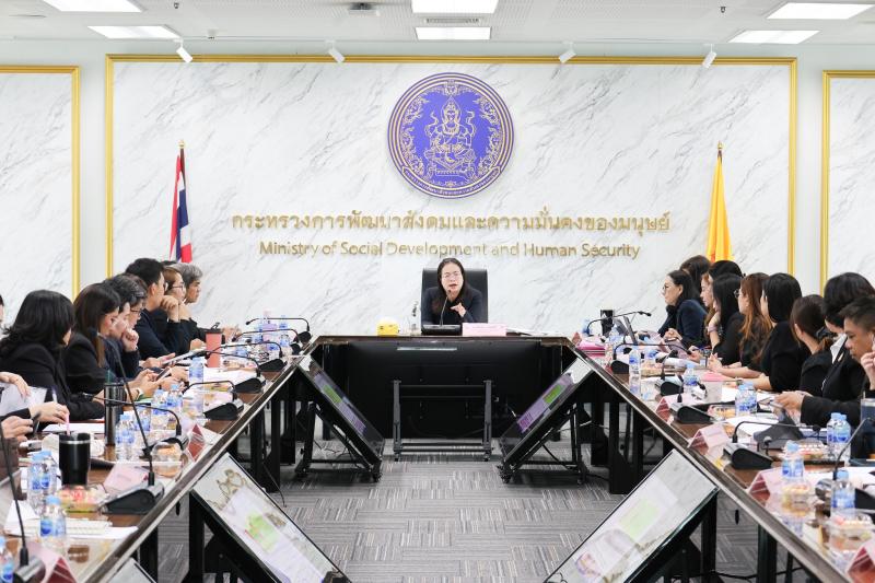 นางเตือนใจ คงสมบั�