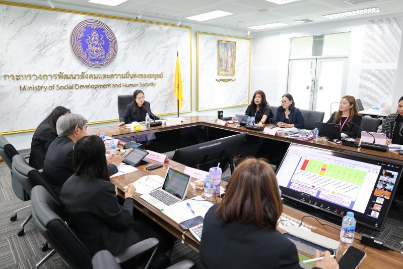 นางเตือนใจ คงสมบั�