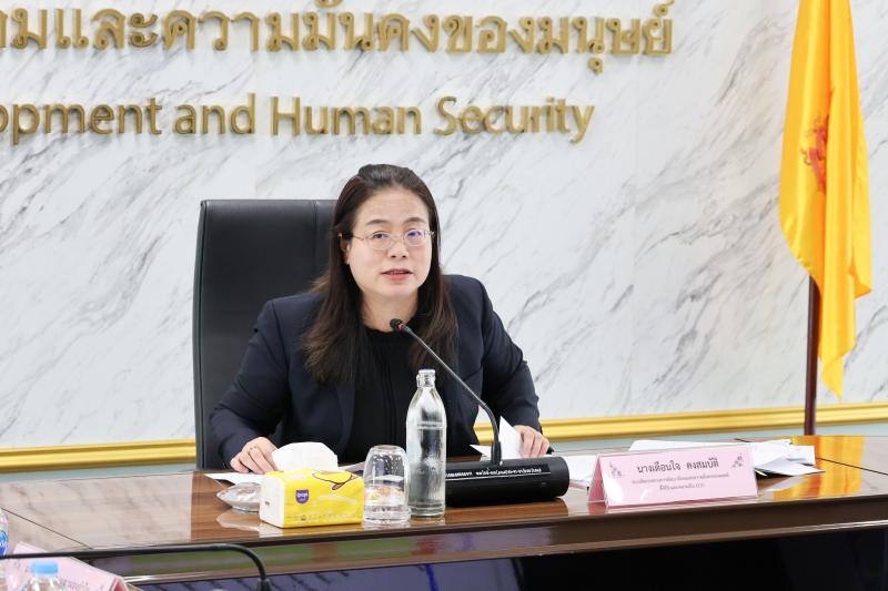 นางเตือนใจ คงสมบั�