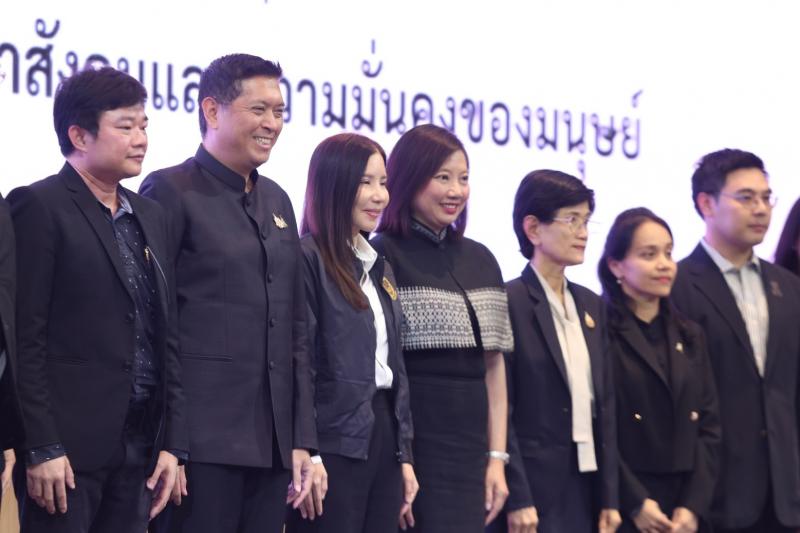 รมว.พม. เป็นประธาน�