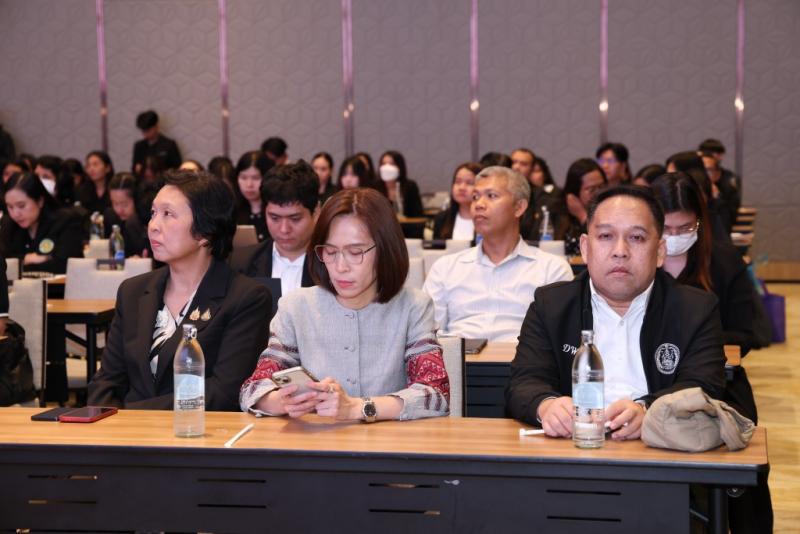 รมว.พม. เป็นประธาน�