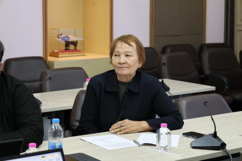 นายชนินทร์ รุ่งธน�