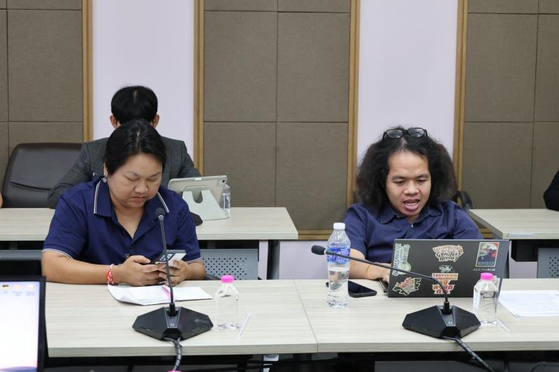 นายชนินทร์ รุ่งธน�