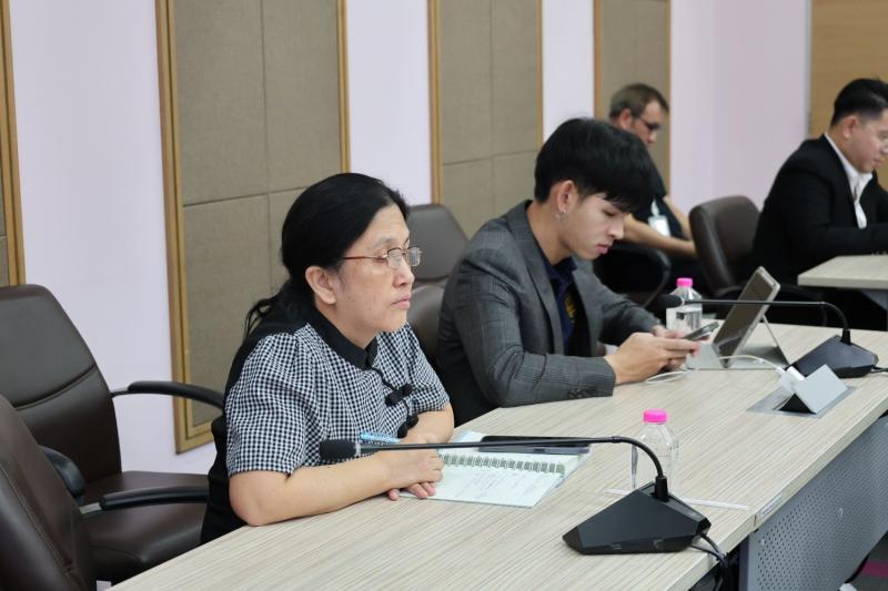 นายชนินทร์ รุ่งธน�