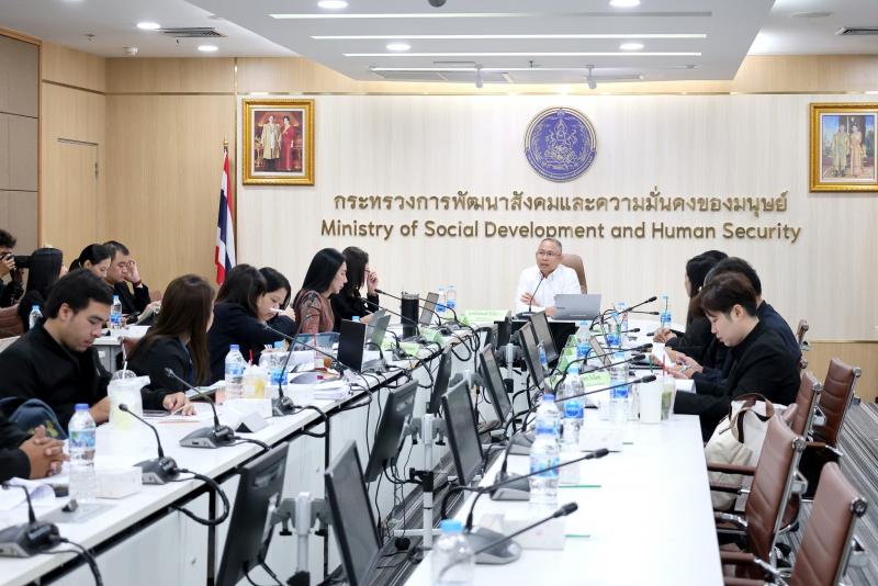 ปลัด พม. เป็นประธา�