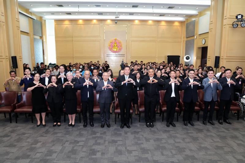 รมว.พม. เป็นประธาน�