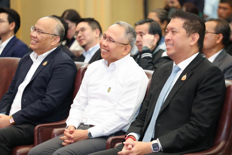 รมว.พม. เป็นประธาน�