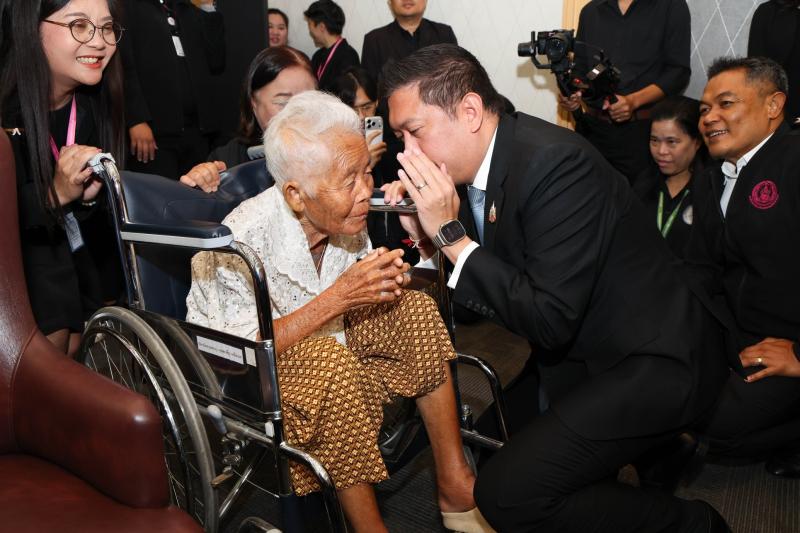 รมว.พม. เป็นประธาน�