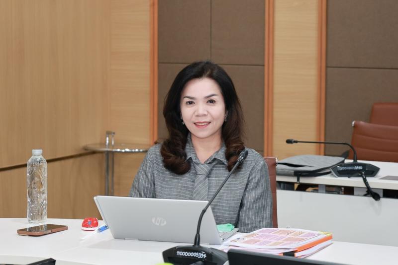นายชนินทร์ รุ่งธน�