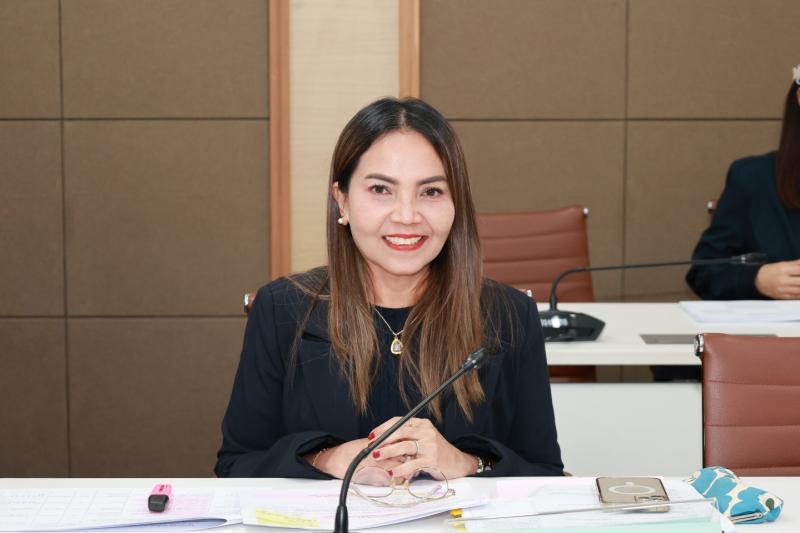 นายชนินทร์ รุ่งธน�