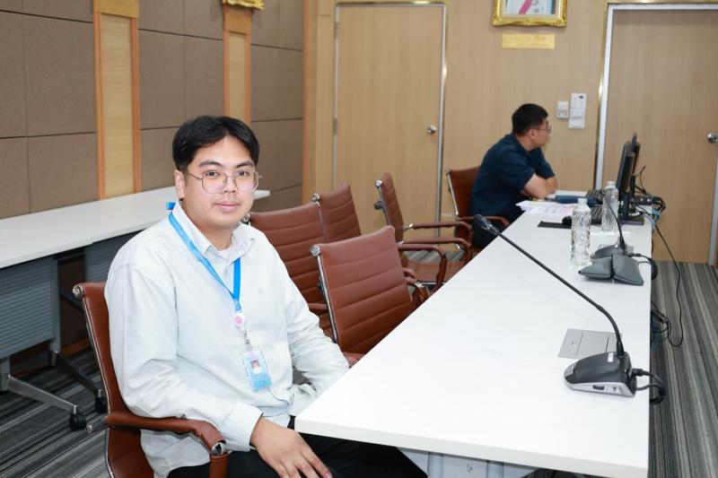 นายชนินทร์ รุ่งธน�