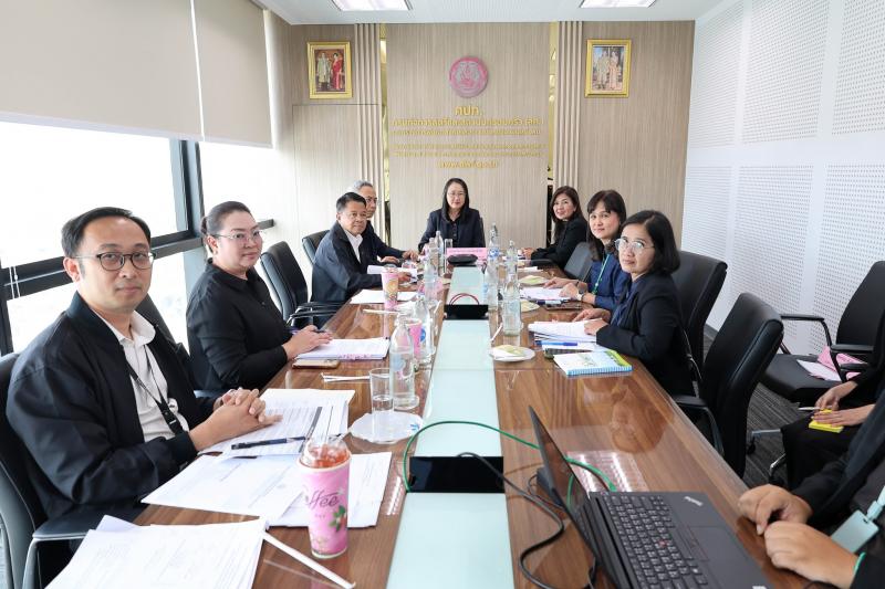 นางสาวนภาพร เมฆาผ�