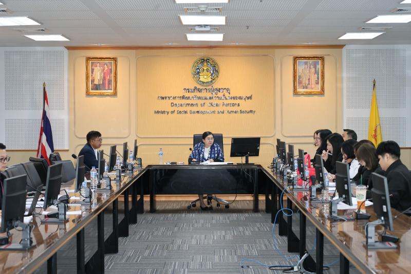 นางศิริลักษณ์ มีม�