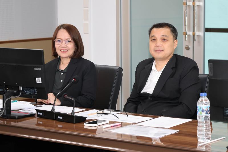 นางศิริลักษณ์ มีม�
