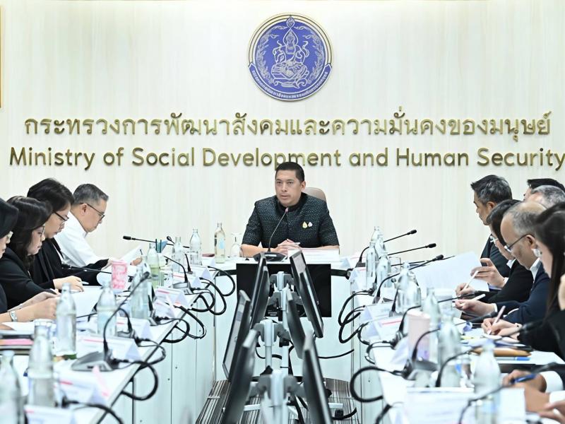 "นิกร" รมว.พม. กา�