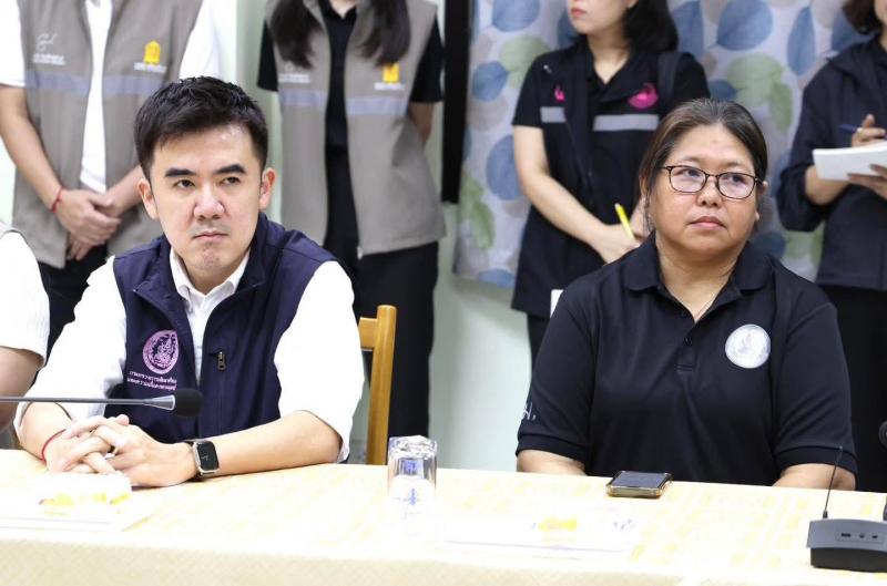 นายชนินทร์ รุ่งธน�