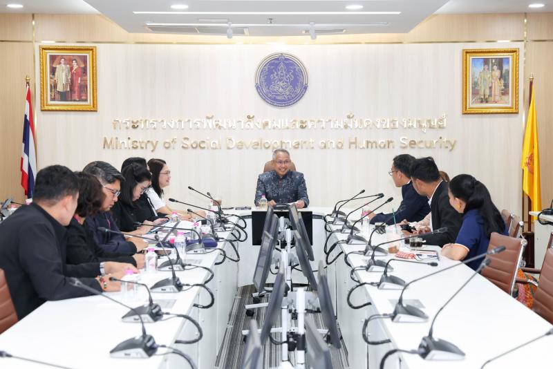 ปลัด พม. เป็นประธา�