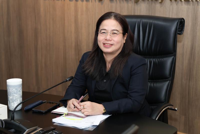 นางเตือนใจ คงสมบั�