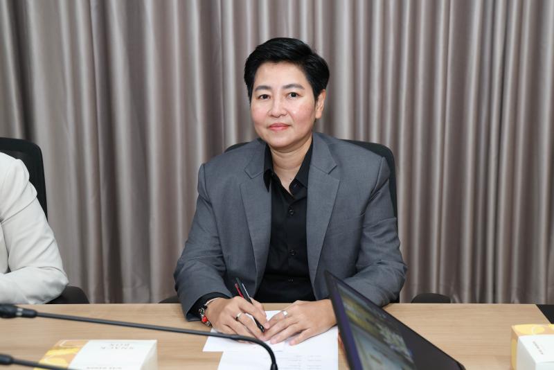 นางเตือนใจ คงสมบั�