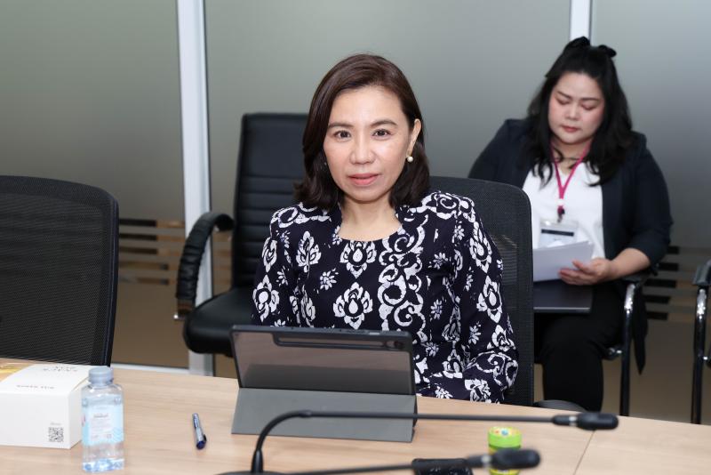 นางเตือนใจ คงสมบั�