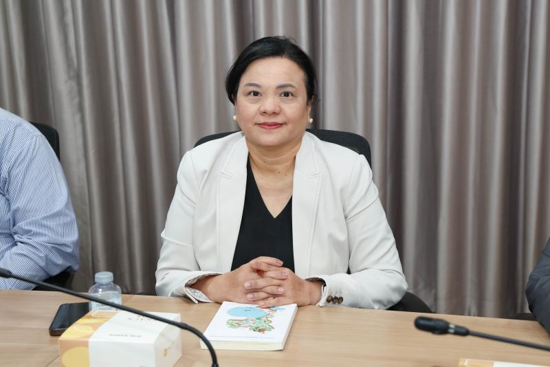 นางเตือนใจ คงสมบั�