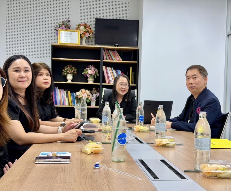 นางสาวนภาพร เมฆาผ�