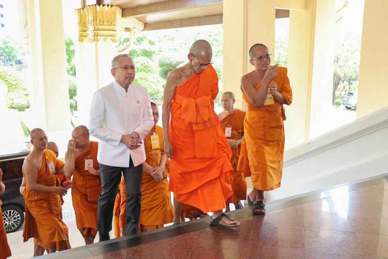 ปลัด พม. เป็นประธา�