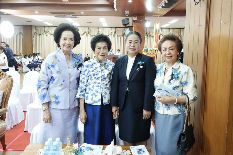 นางเตือนใจ คงสมบั�